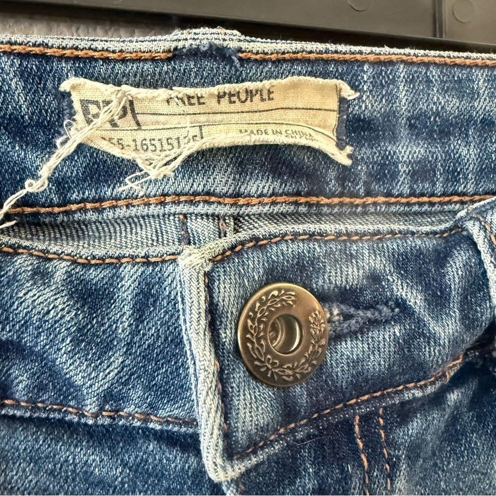 Free People Low Rise Classic Blue Denim Skinny Jeans Slit Hem 28 - Picture 4 of 7